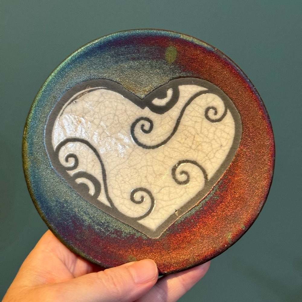 NWT J Diller Raku Pottery Works Art Heart Wall Hanging Plaque Dish Signed 5 3/8”